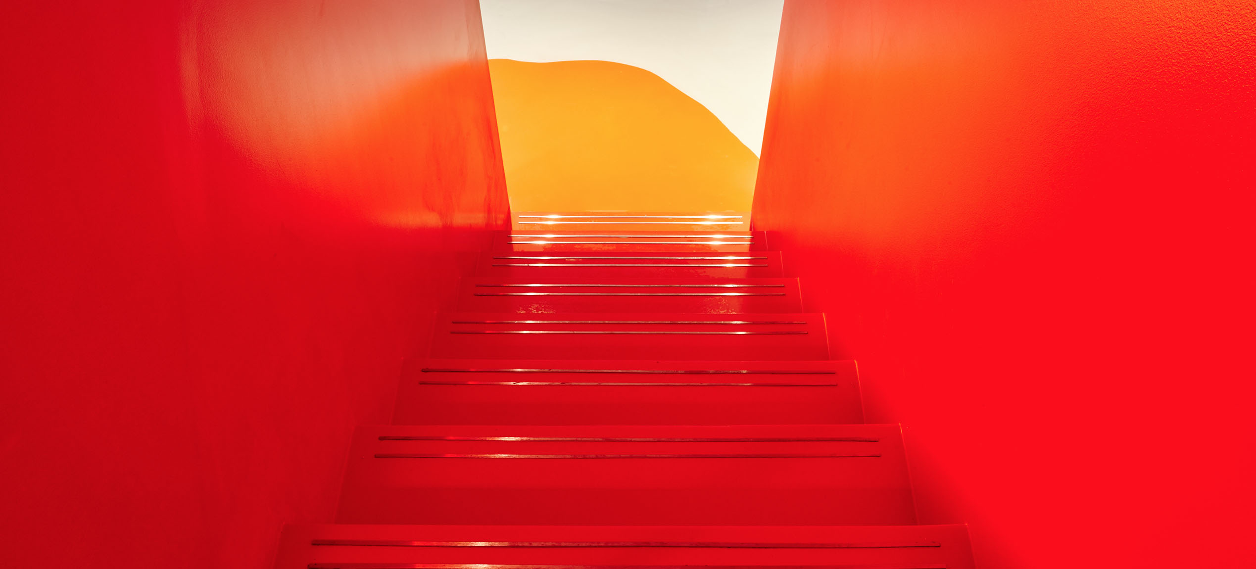 poured resin floor for stairs 