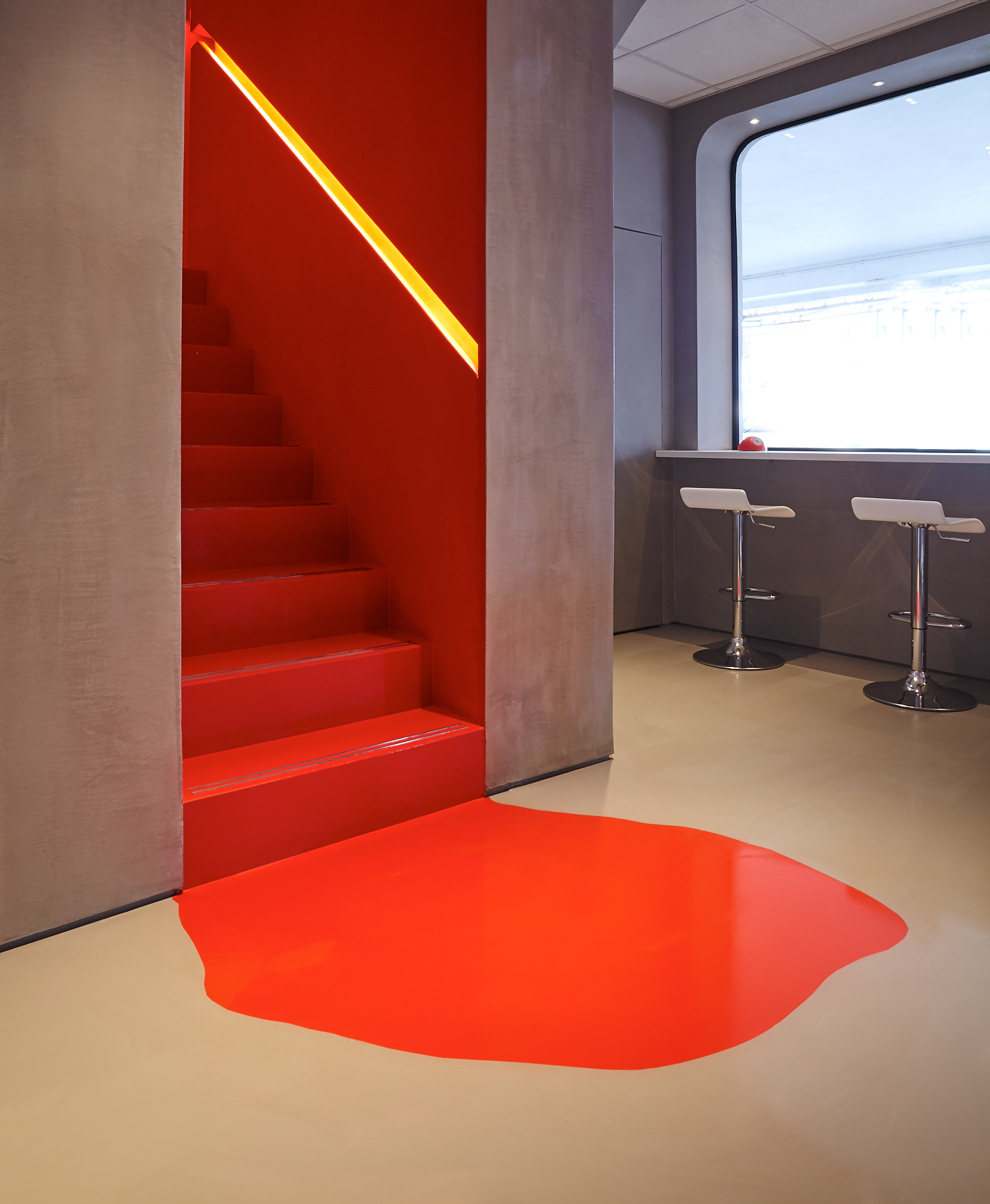 A ToughSphere resin floor in grey and red