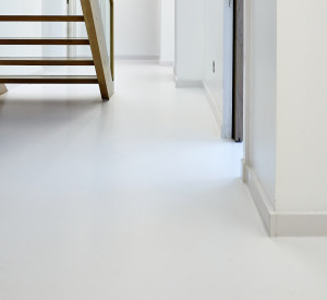 Beauty clinic with light grey resin floors