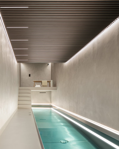 resin wall and floors in indoor swimming pool 