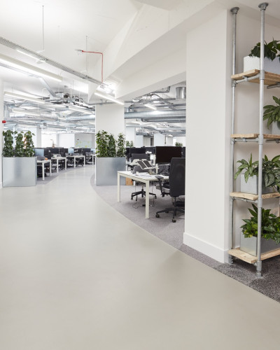 seamless resin floor in office 