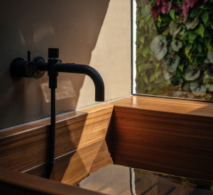 Resin walls in a bathroom